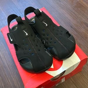 New Unisex toddler Nike sandals